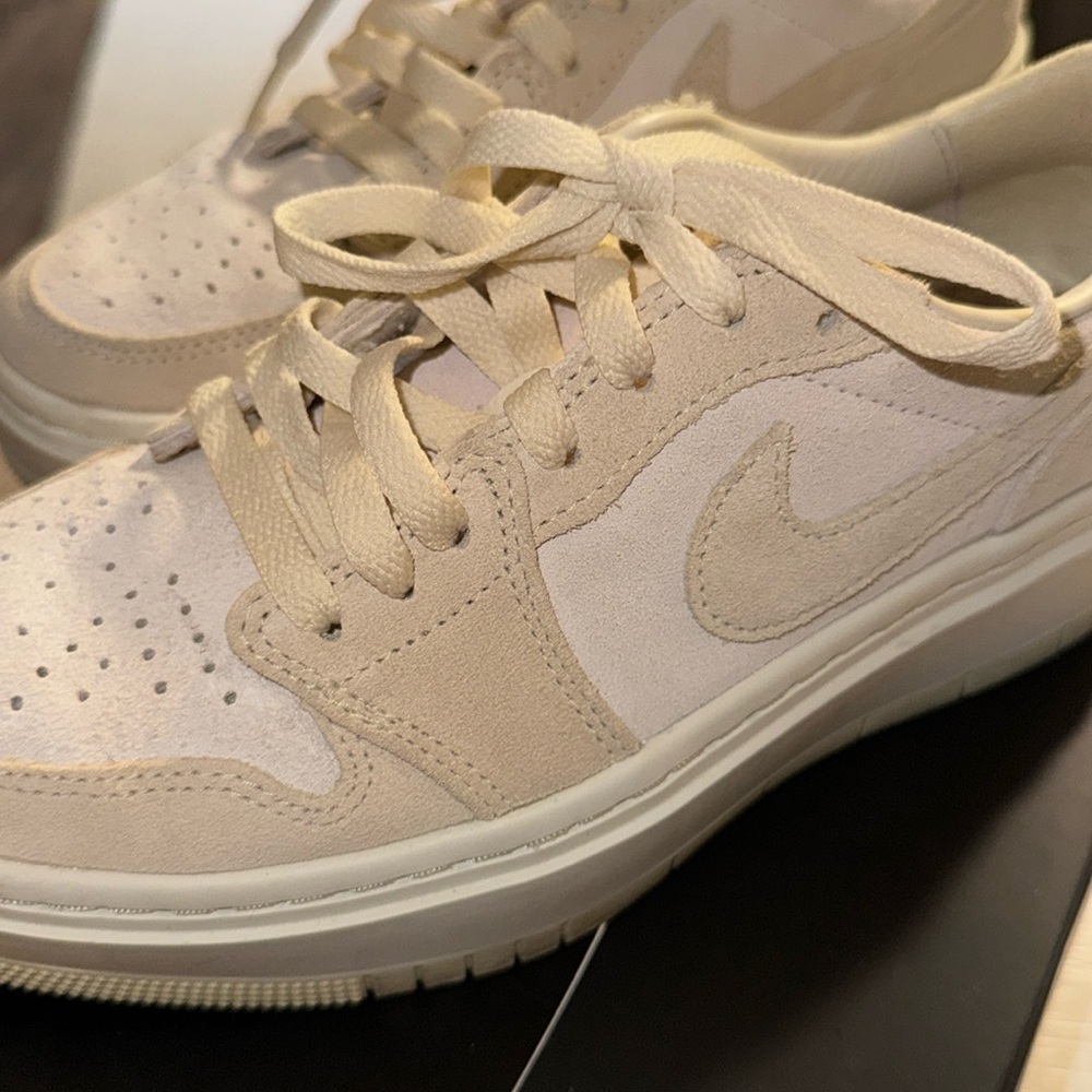 NIKE Air Jordan 1 Elevate Low - Size 8